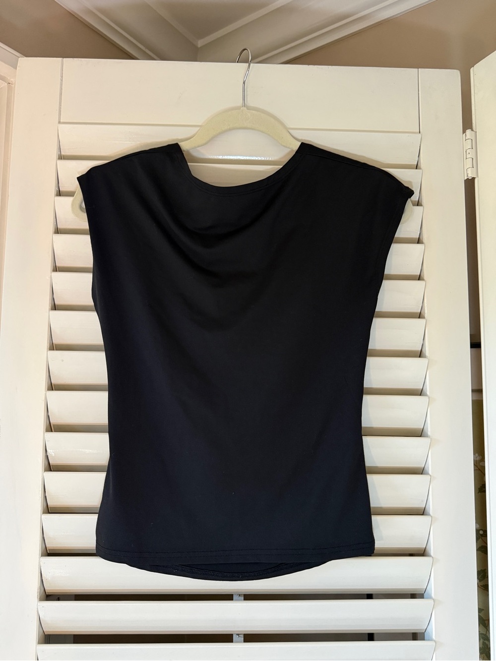 Women's Black Cap-Sleeve Tank Top - Classic Essential